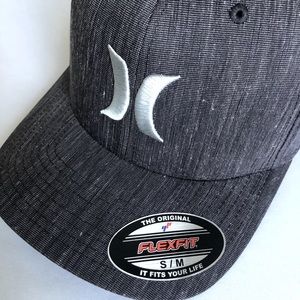 New. Hurley gray hat. Flexfit.